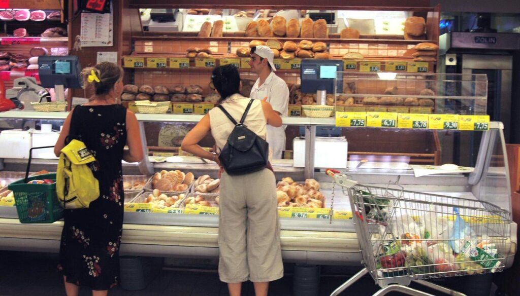 Antitrust launches an investigation into food prices in large-scale retail trade: in the last 4 years prices have increased much more than general inflation but agricultural producers and suppliers are increasingly in difficulty