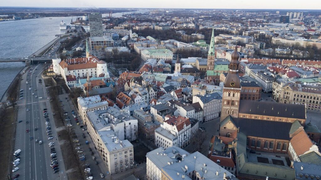 Latvian house prices continue to rise / Article Rīgas panorāma.