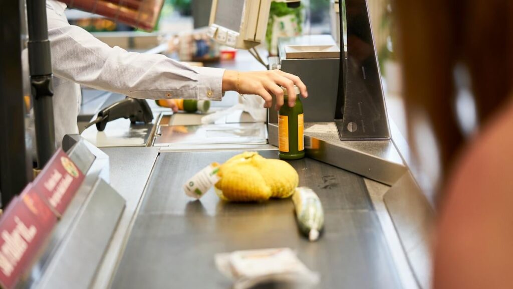 New figures reveal: Tens of thousands [32.000] of the lowest-paid Danes [under 300.000/år] misses food checks
