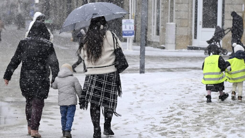Heavy snowfall on Wednesday afternoon in Esch/Alzette. The winter weather will remain in Luxembourg for several more days, with strong winds expected on Friday