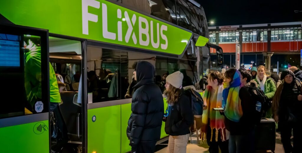 New cross-country bus route launches in Czechia with stop in Prague