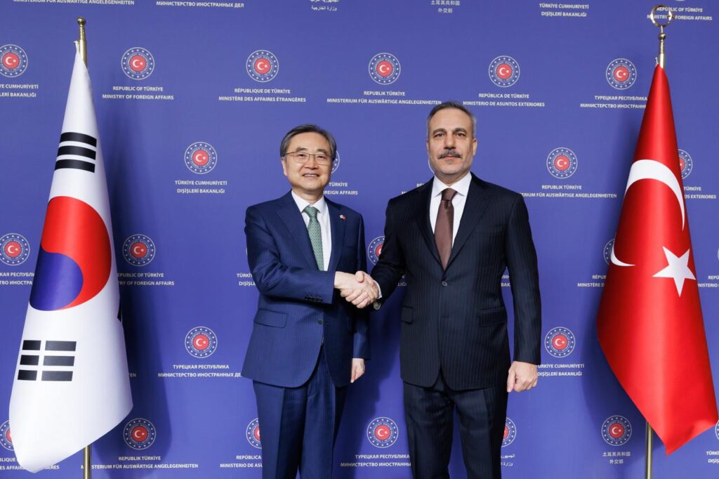 Turkish Foreign Minister Hakan Fidan (R) meets with Republic of Korea Foreign Minister Cho Hyun in Ankara, Türkiye on January 21, 2026. (AA Photo)