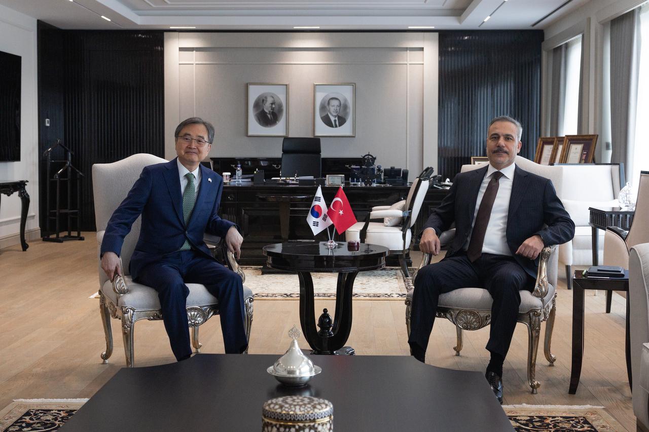 Turkish Foreign Minister Hakan Fidan meets South Korean Foreign Minister Cho Hyun in Ankara, Türkiye on January 21, 2026. (AA Photo)