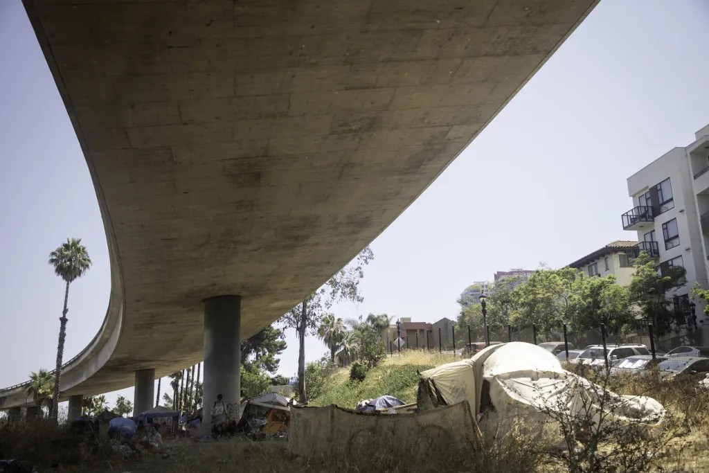 Economic realities of living in California hit hard as gap between rich and poor remains near historic highs Economic realities of living in California hit hard as gap between rich and poor remains near historic highs