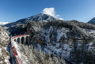 Switzerland 12-2024 Interregio auf dem Landwasserviadukt