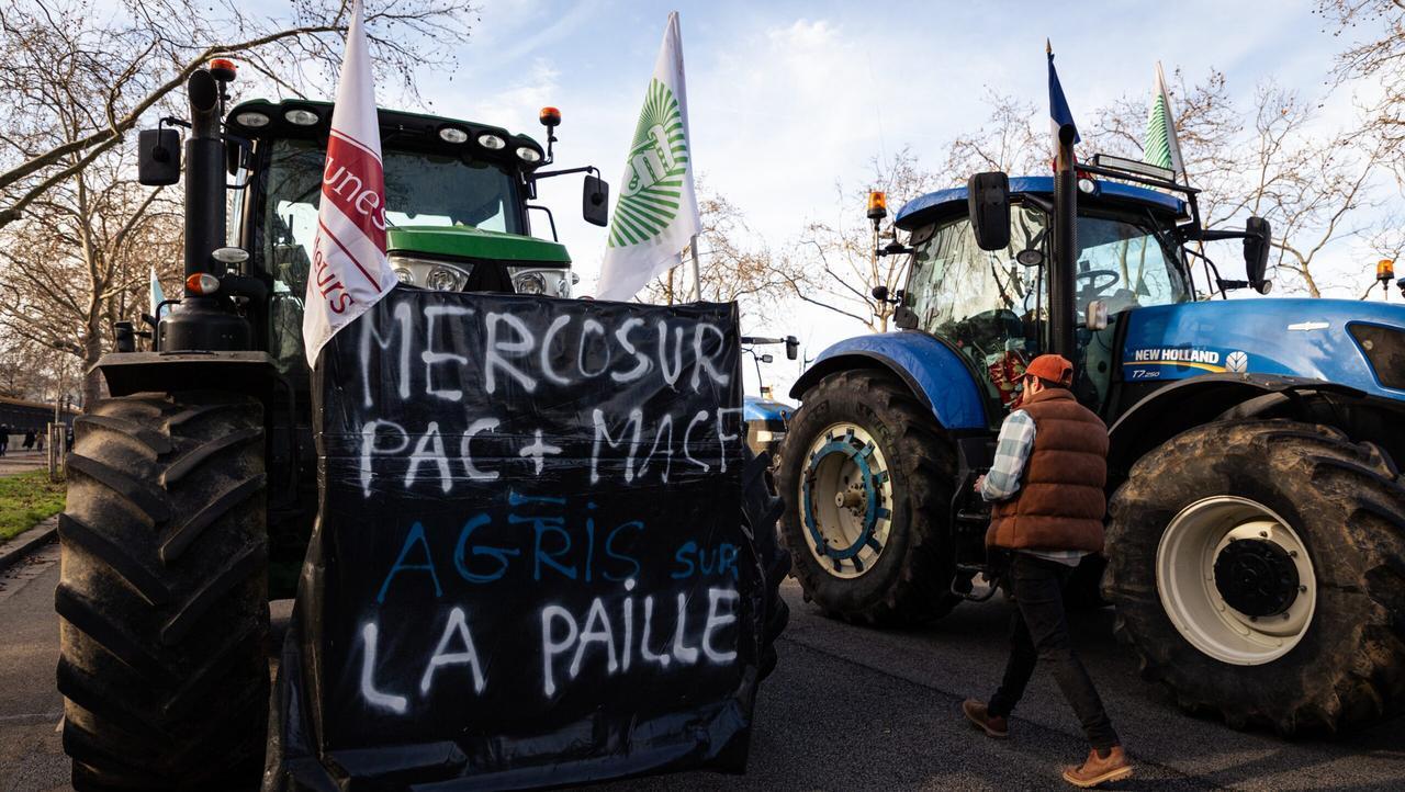 Dozens of tractors park in front of the National Assembly and along the Quai D’Orsay in an action organized by the French union FNSEA and Jeunes Agriculteurs in protest against the EU–Mercosur agreement, in Paris, France, on 13 January 2026. (AFP Photo)
