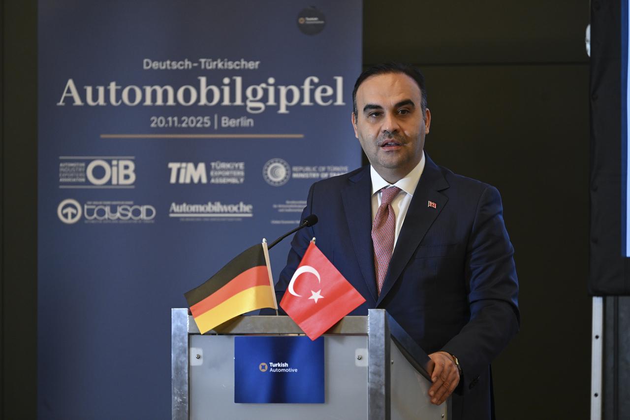 Turkish Industry Minister calls on German automakers to invest in Türkiye