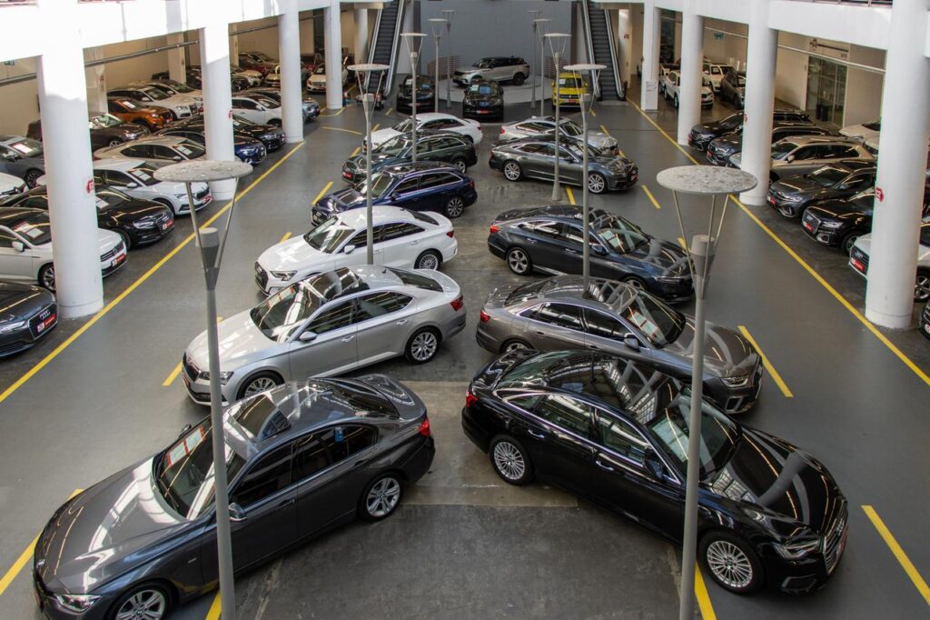 Türkiye breaks car sales record in 2025 as SUV, electric models surge New cars displayed at an indoor dealership in Istanbul, Türkiye, December 19, 2024. (Adobe Stock Photo)