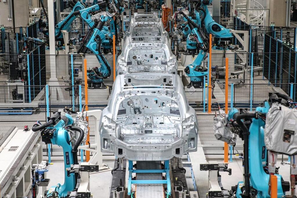 Robotic arms operate along an automotive production line at the Togg facility in Bursa, Türkiye. (AA Photo)