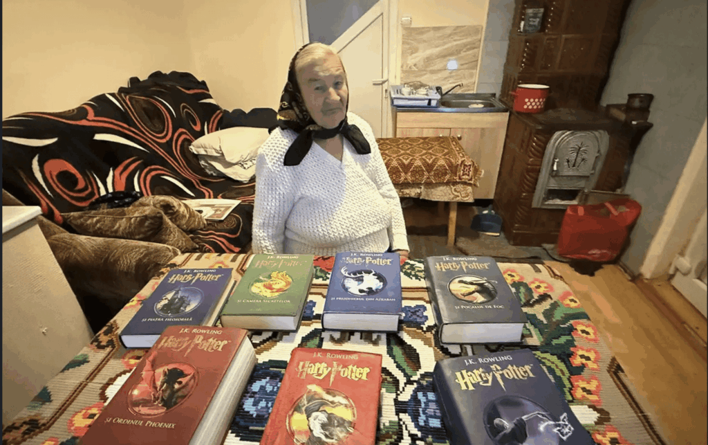 In a village in Maramureș, an 84-year-old grandmother created a real phenomenon on the Internet: "I was born too early and I started reading too late" - HotNews.ro