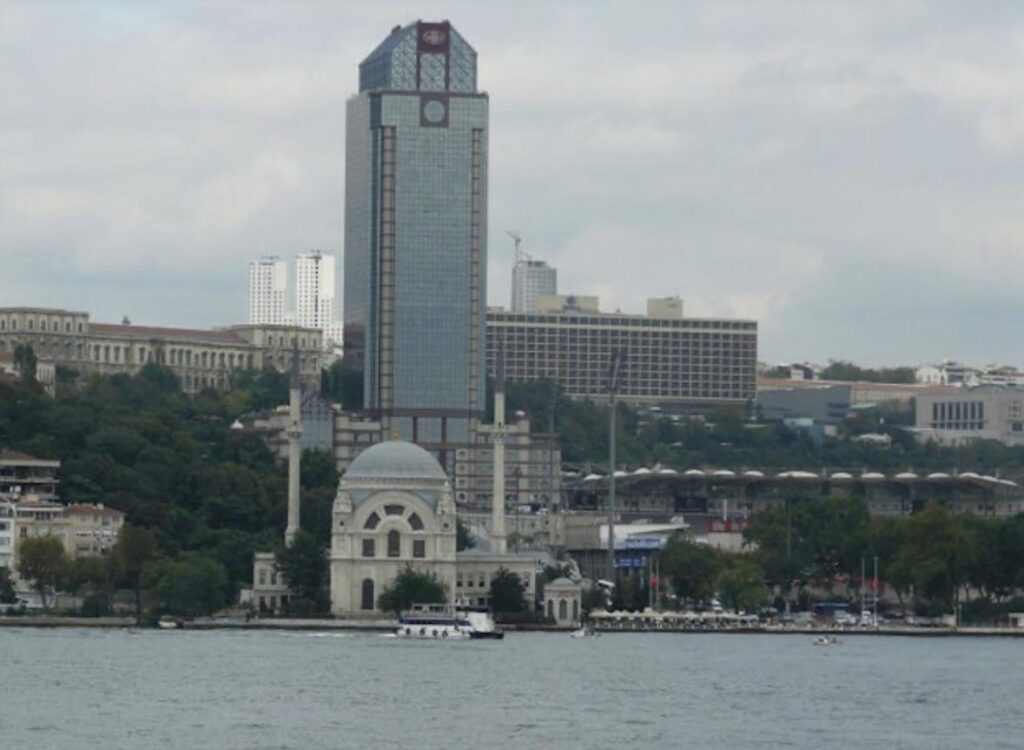 Süzer Plaza and the Background of Urban Crimes in Türkiye Süzer Plaza and the Background of Urban Crimes in Türkiye