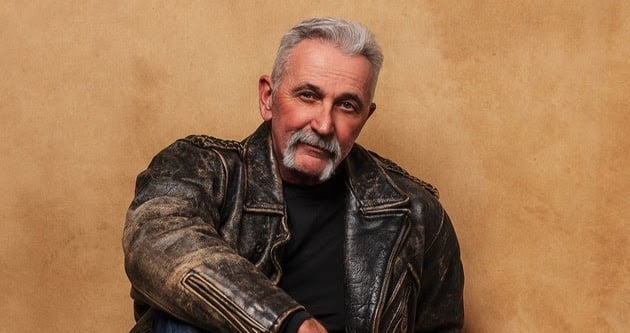 Aaron Tippin Signs With 8 Track Entertainment, Celebrates Living Legends Of Aviation Induction