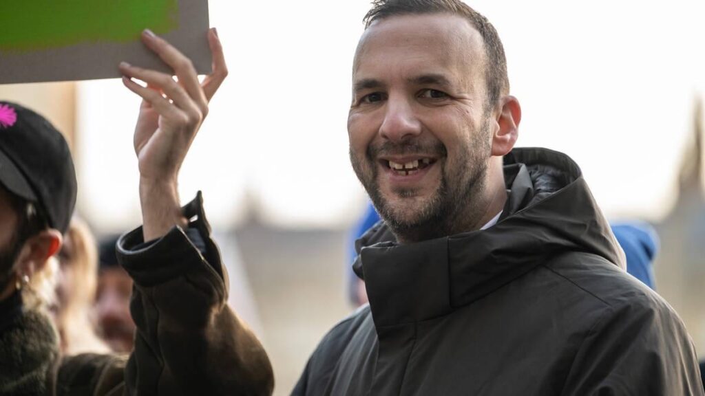 Green Party calls for free bus passes for everyone under 22