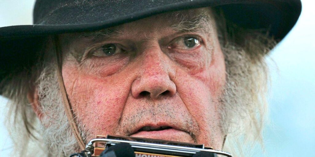 Neil Young takes his music away from Amazon and gives it to Greenlanders