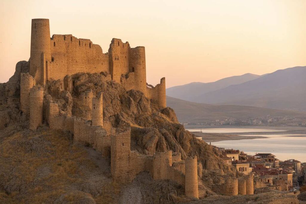 Van Turkey’s Ancient Fortress Ignites Eastern Tourism Boom: What You Need to Know Van Turkey’s Ancient Fortress Ignites Eastern Tourism Boom: What You Need to Know