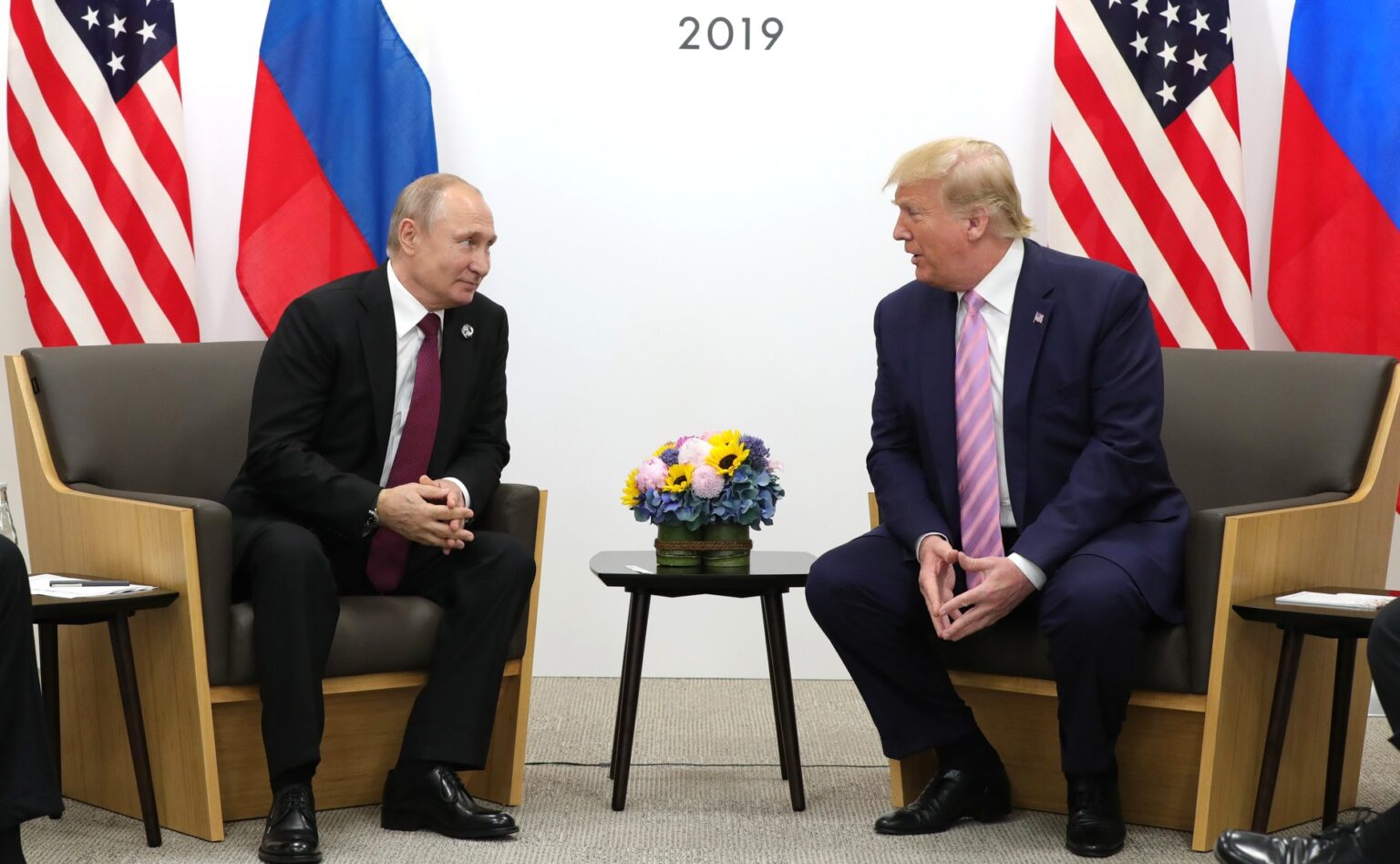 Vladimir Putin and Donald Trump in 2019
