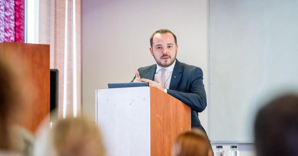 Romania has three times more resident doctors than the system allows. The Minister of Health wants reform: "Tuition figures are out of control!"