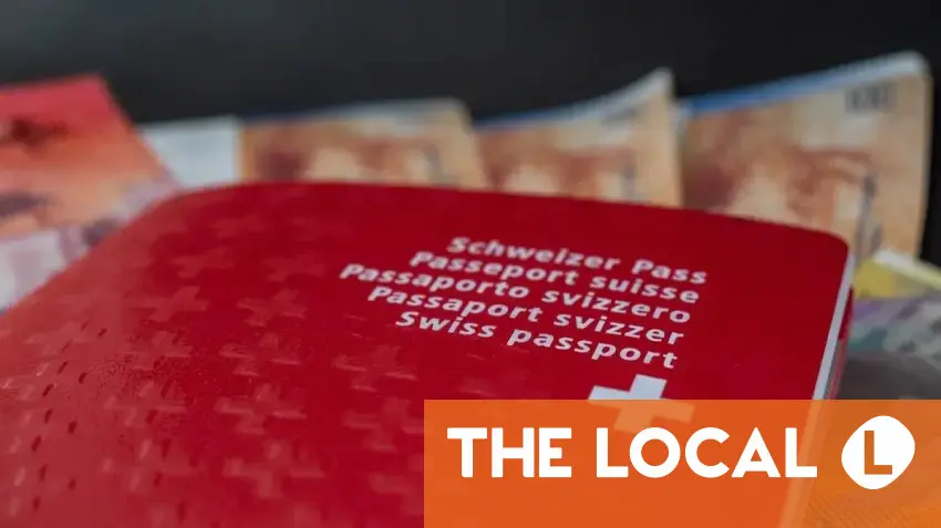 How many dual nationals live in Switzerland and where are they all?