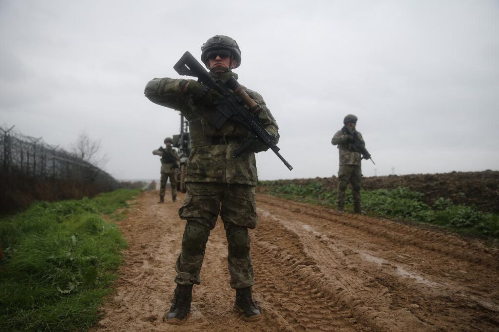 Turkish soldiers serving on the Bulgarian border in Edirne, Türkiye, during a patrol mission, Dec. 31, 2025. (AA Photo)