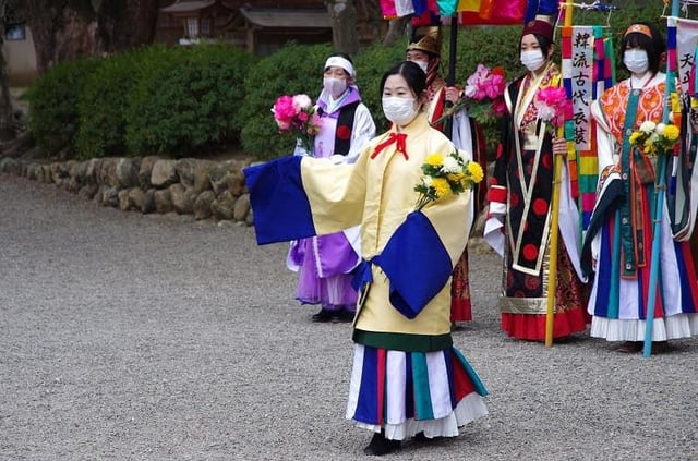 The Koma Clan And Their Traditional Korean Clothes.