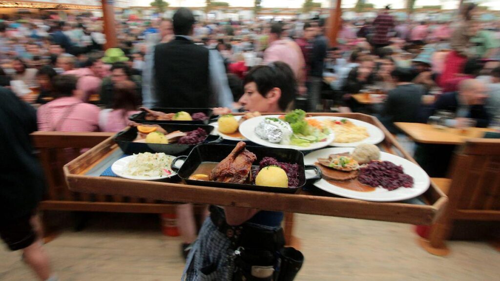 Report: Black and Red want to end the eight-hour day