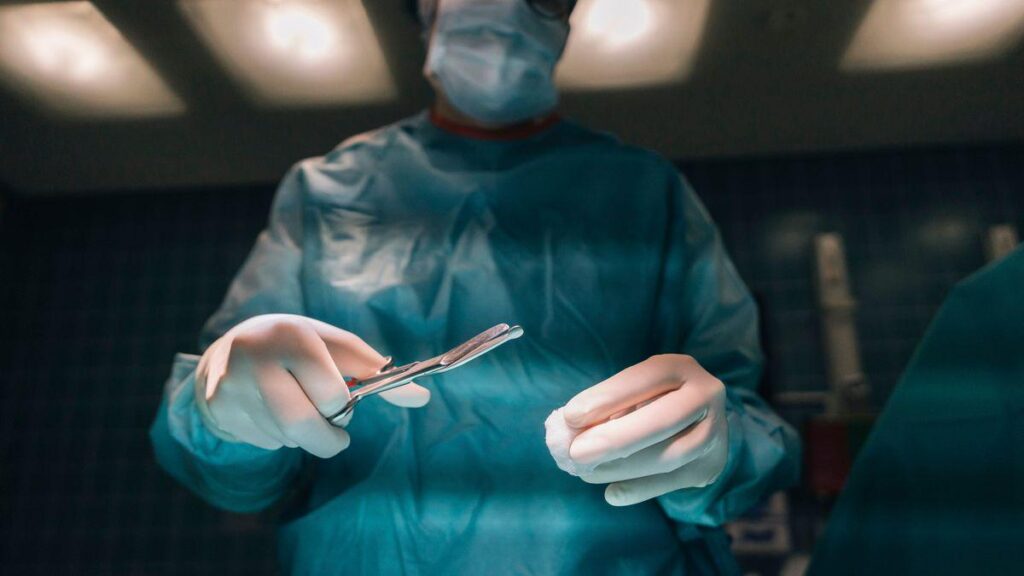 Operation “grossly flawed” – if bad doctors continue to work anyway | A Munich dentist is administering high doses of morphine, and a convicted gynecologist who has been banned from practicing medicine is treating patients again. Research shows how little medical associations care about their problem cases.