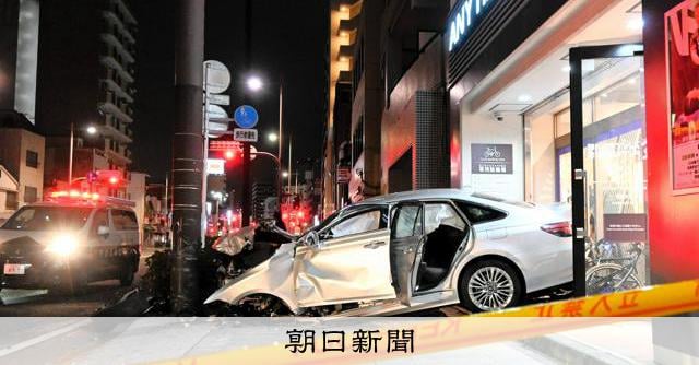 Car driven by a man in his 70's crashes into fitness gym in Yokohama, leaving two passersby seriously injured