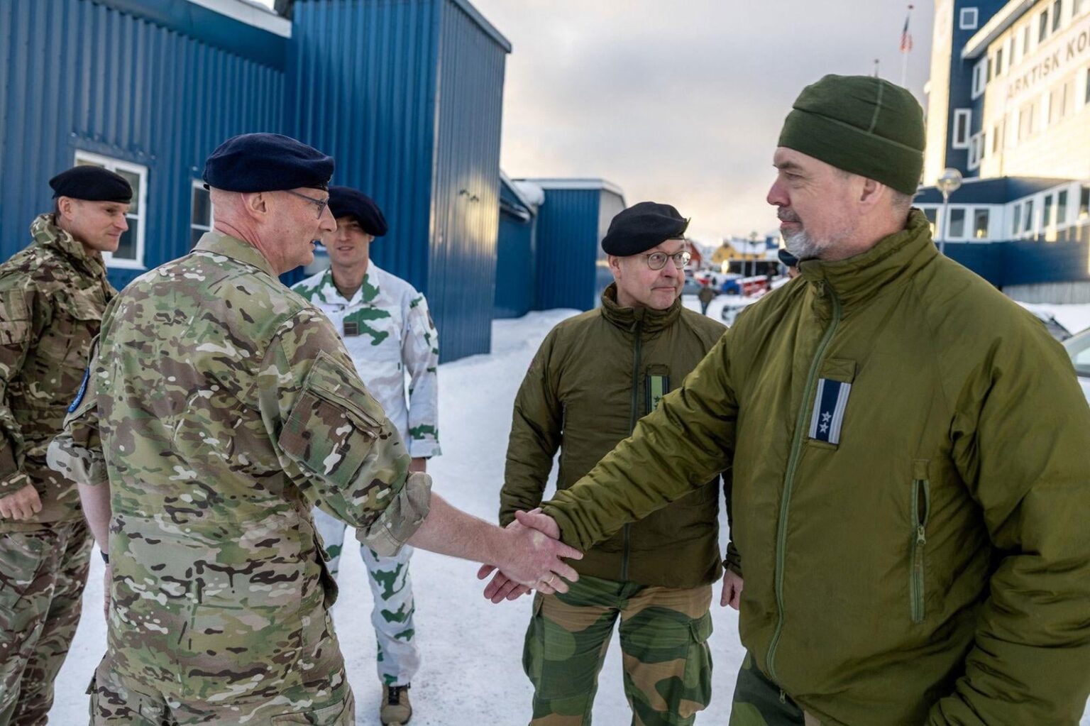 Head of the Danish Arctic Command on Greenland, Major General Søren Andersen, welcomes European liaison officers in Nuuk. Hundreds of Danish combat troops and Arctic specialists have deployed to Greenland.