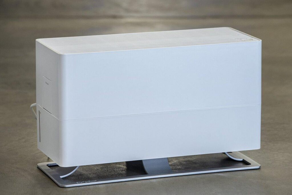 The importer of air humidifiers pressured the "market slacker" to sell the goods at a higher price