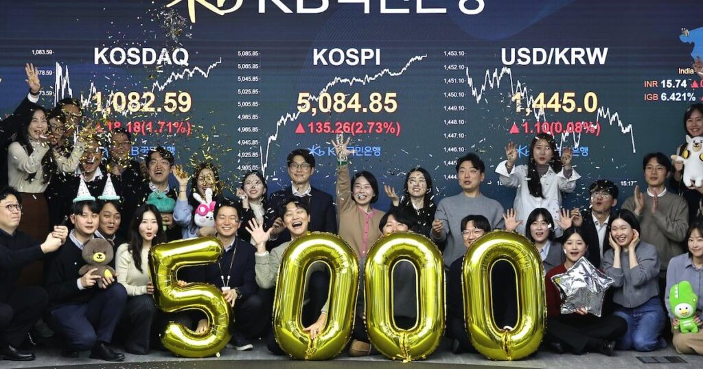 KOSPI Closes Above 5,000 for First Time Ever