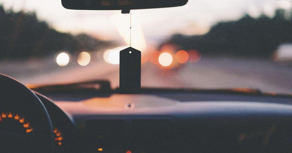 Heraklion: 70-year-old drunk driver who caused an accident hid in a ravine and threatened to throw stones at police after a chase