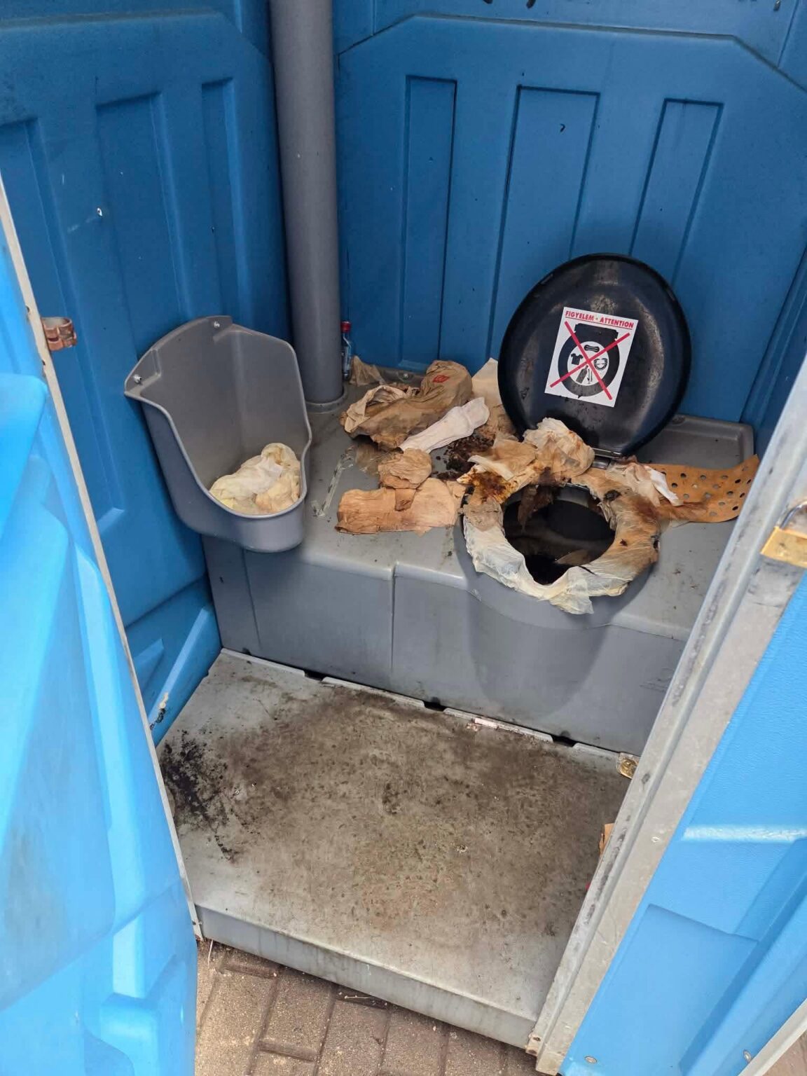 Ferihegy station, only one washroom