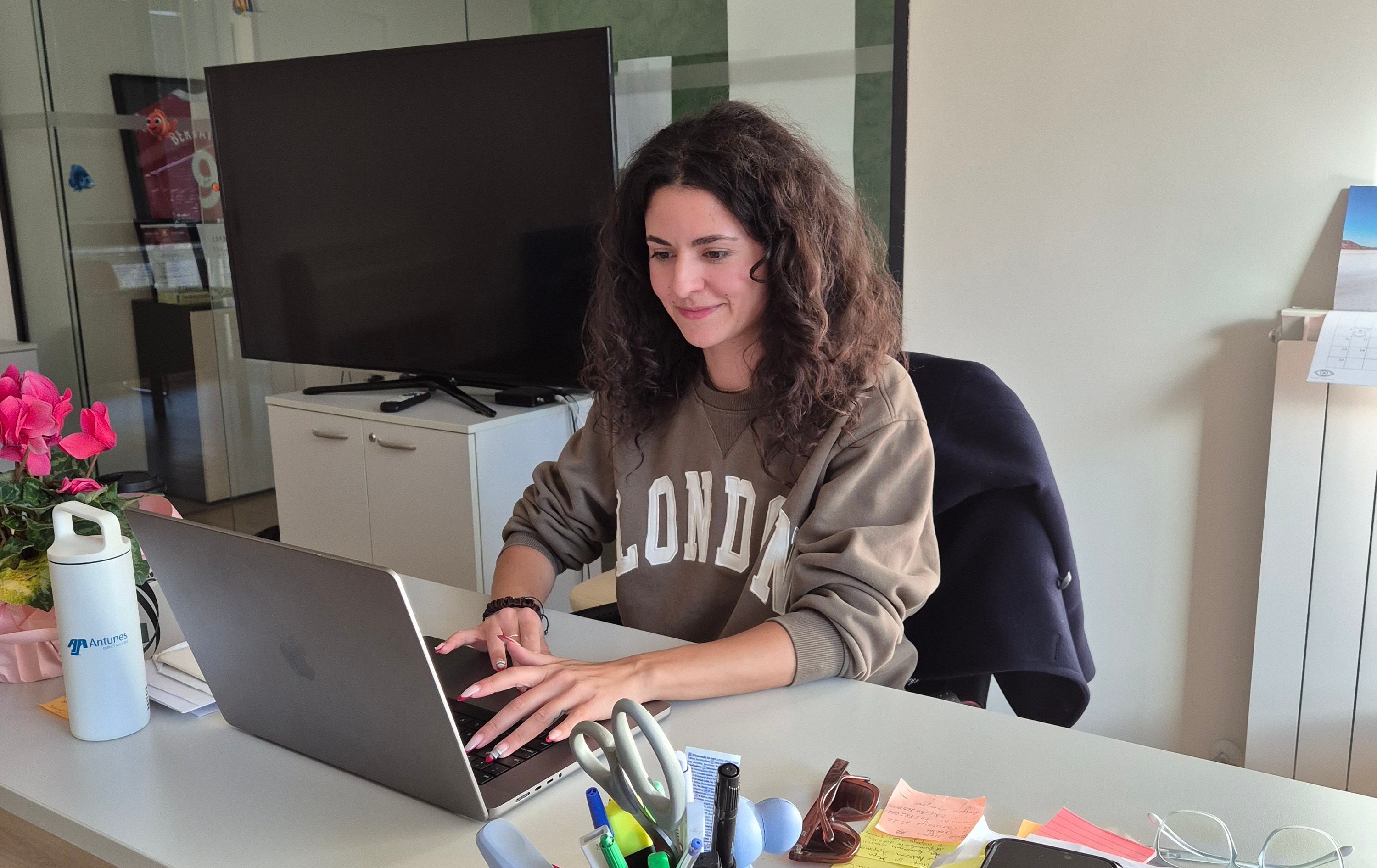 Kathrin Marinova working on a laptop at a desk.