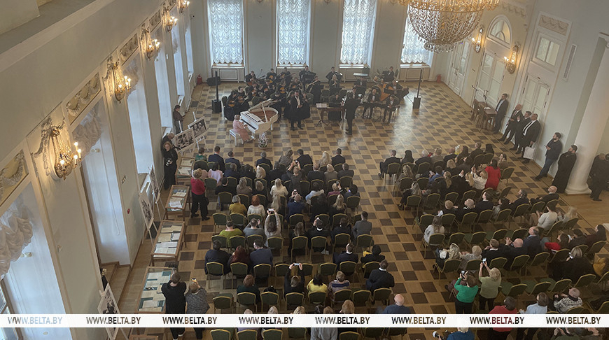 How Pakhmutova and Dobronravov wrote songs about Belarus. Composer donates family archive
