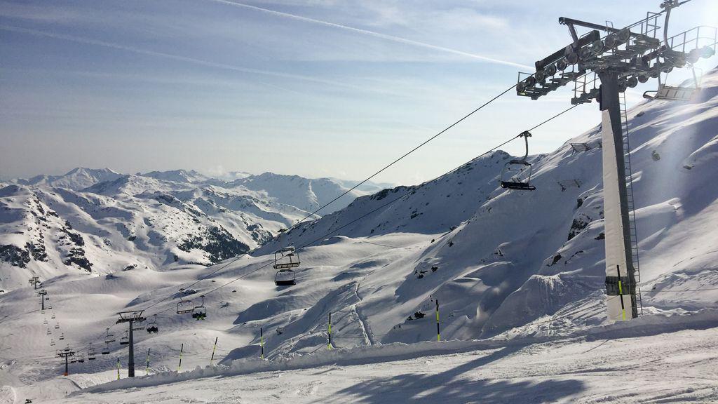 Dutchman who was stuck outside the Austrian ski slope has died