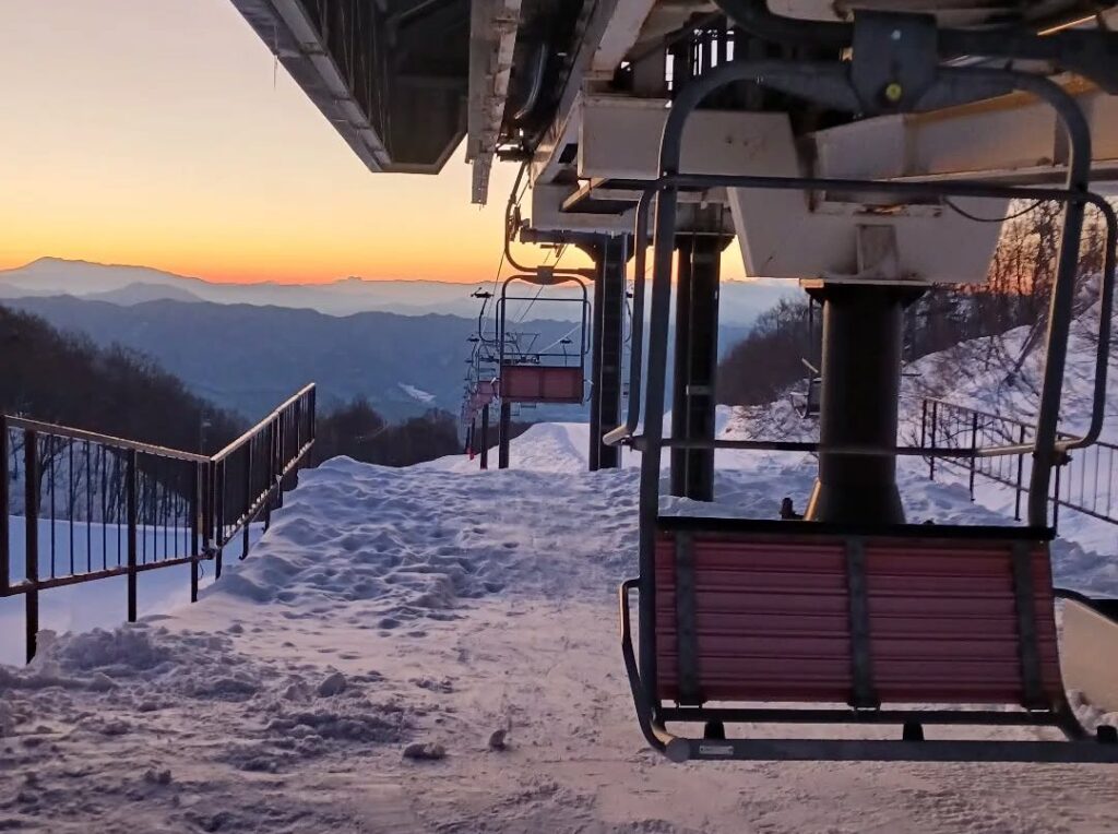 22-Year-Old Australian Snowboarder Dies After Chairlift Accident at Tsugaike Mountain, Japan