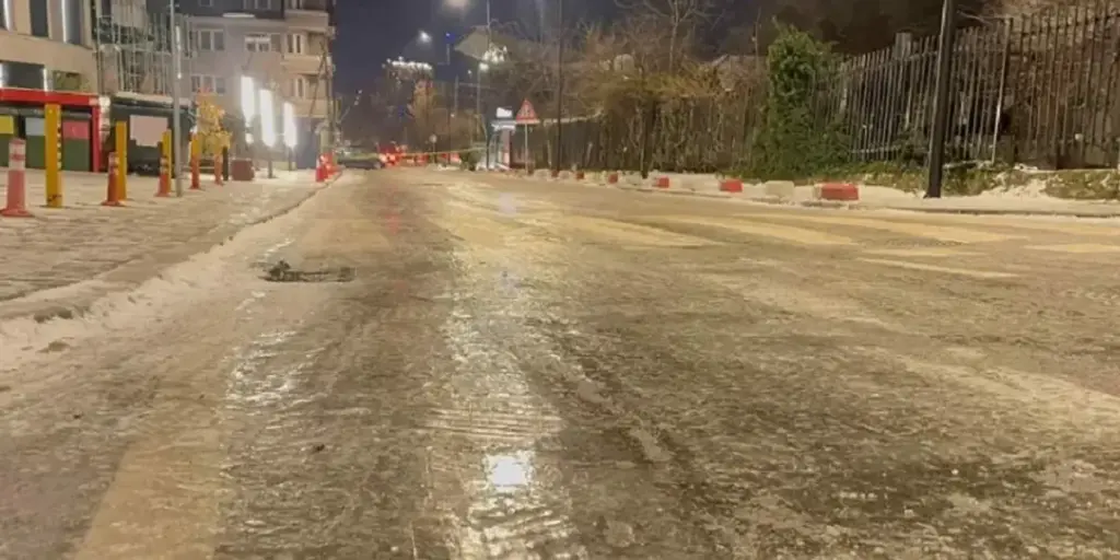 Snow and ice, police announce that traffic was difficult on many roads in Kosovo