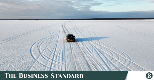 Estonia’s frozen sea route lets residents drive between islands Estonia’s frozen sea route lets residents drive between islands