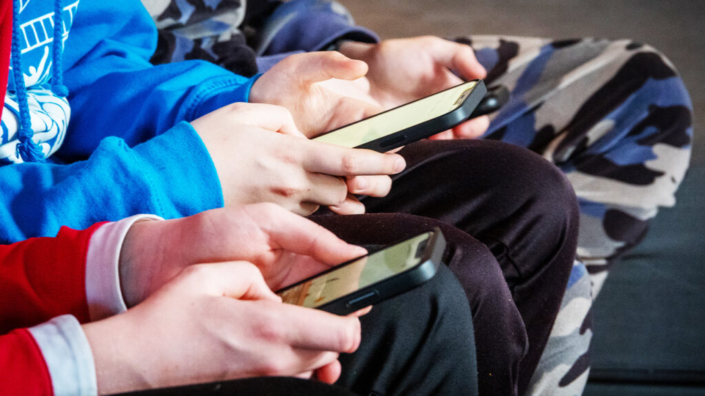 Russia blocks WhatsApp messaging app for users, Kremlin announces