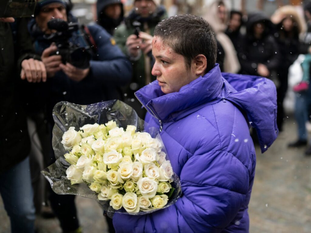 Dozens gather in Swiss town Crans‑Montana to honour New Year’s fire victims