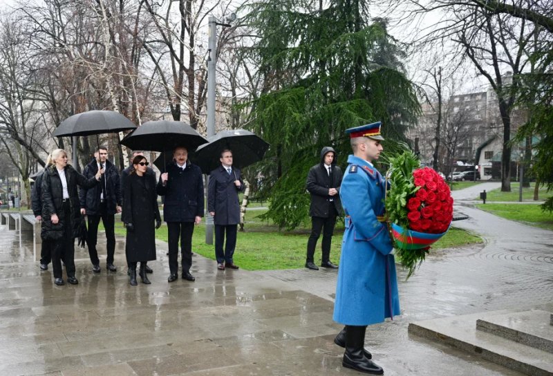 News about -  President Aliyev visits monuments to Azerbaijan
