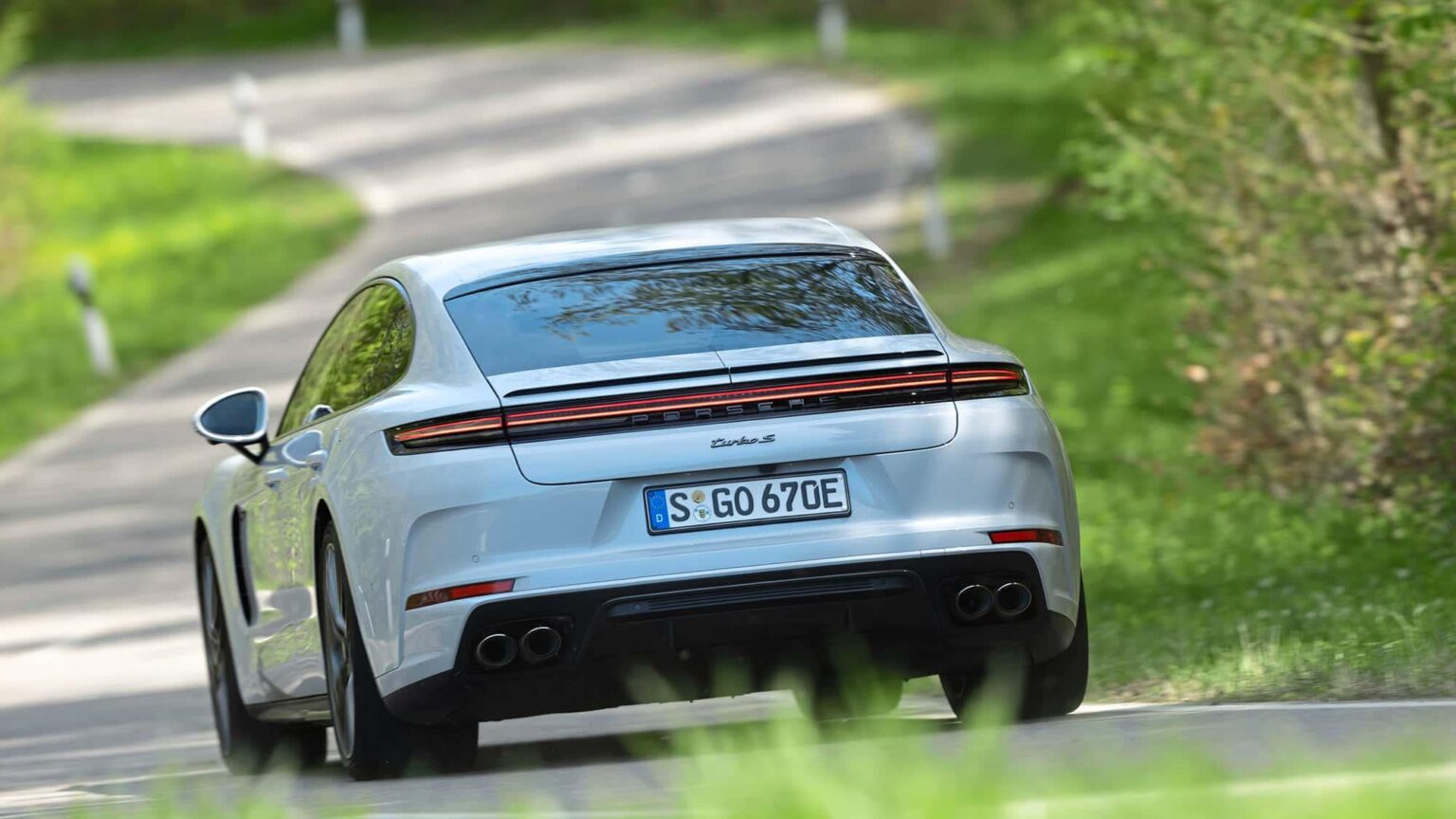 One million plug-in hybrids examined: Porsche PHEVs never run electrically