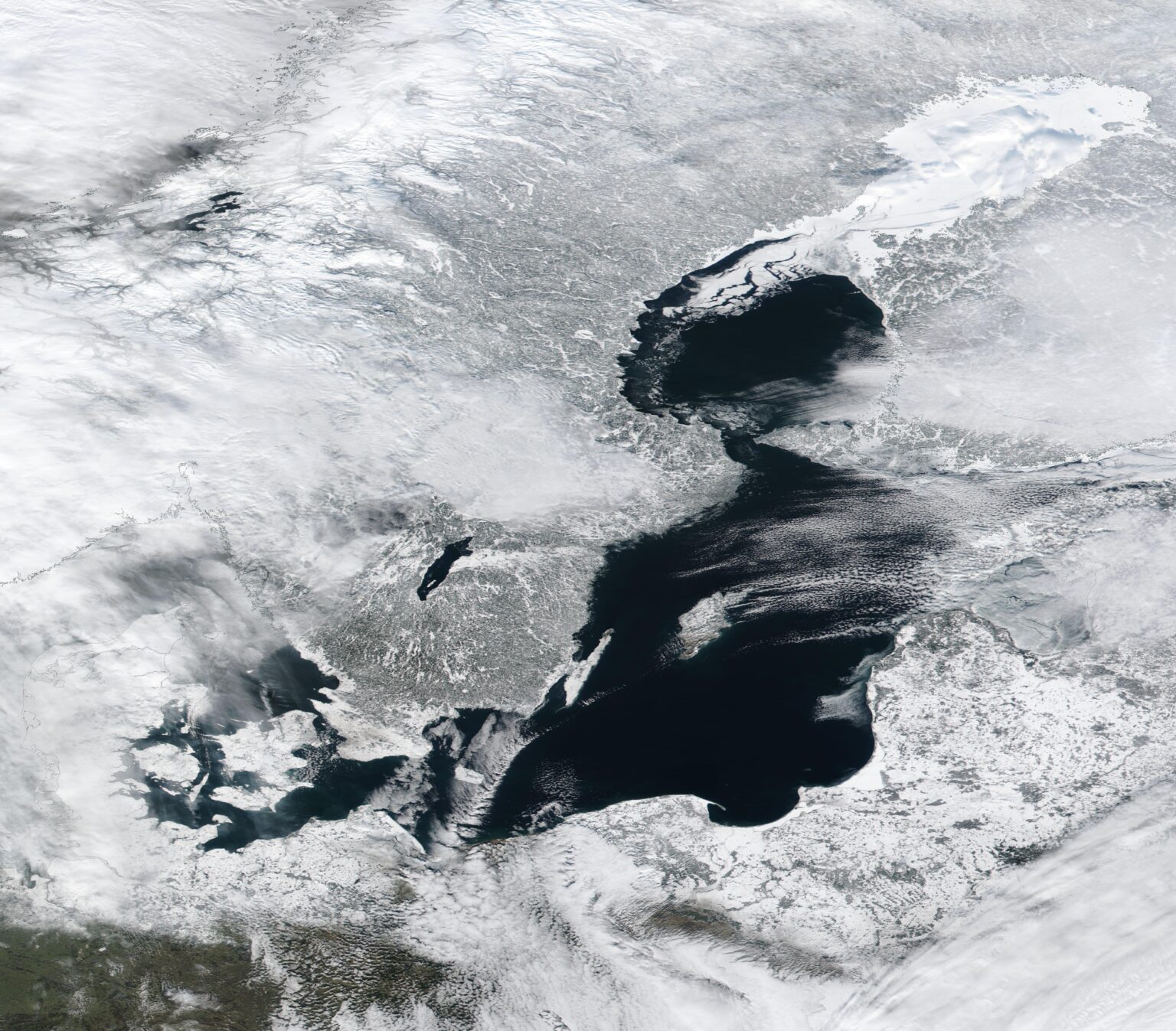 Baltic sea ice extent reached 181 000 km2, biggest one since 2011.