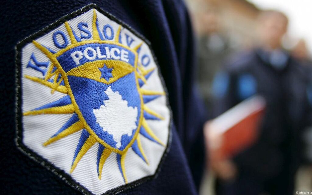 BEHIND BARS OVER A “TIGHT FIST”: Macedonian offered a police officer in Kosovo and Metohija a five-euro bribe!
