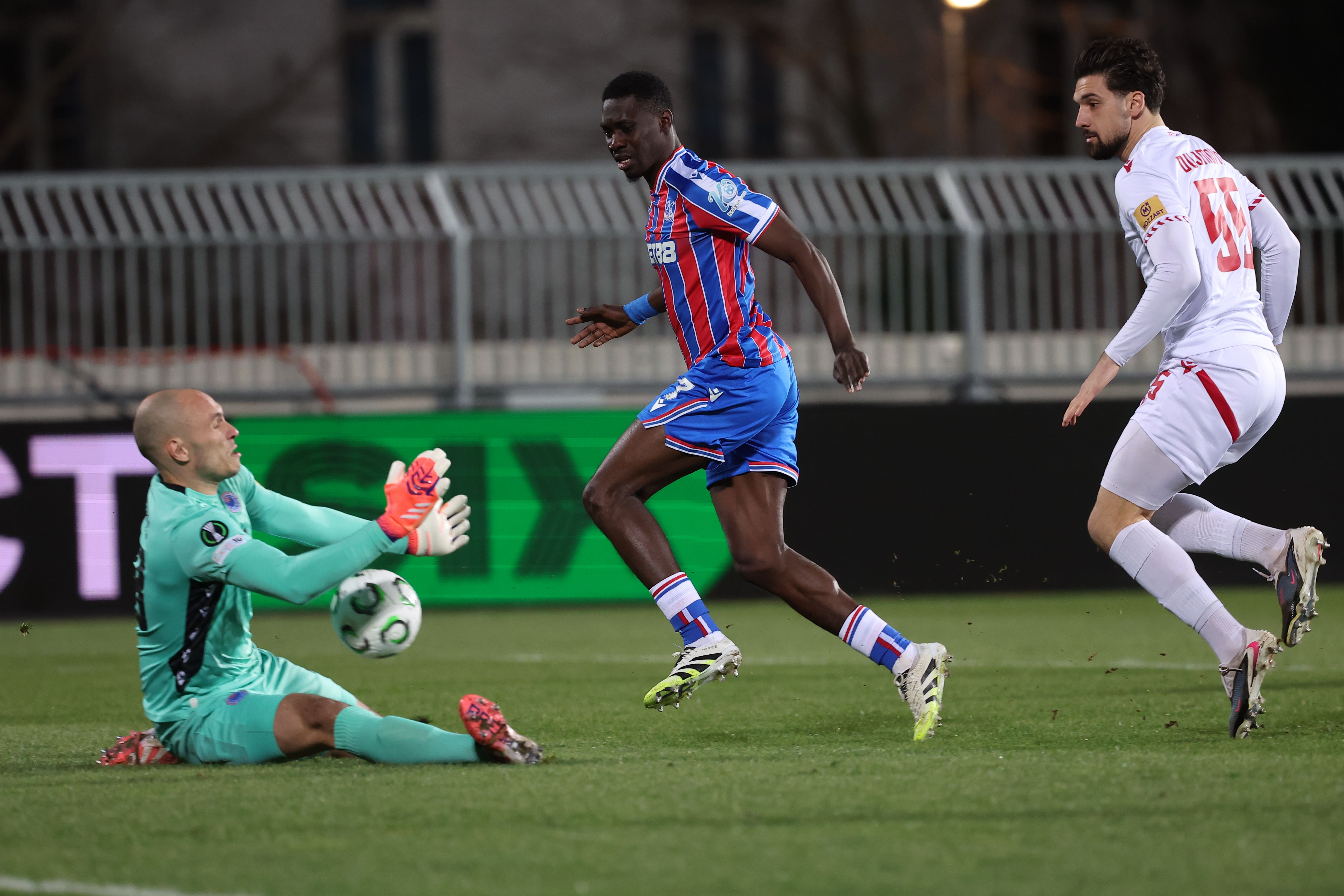 Ismaila Sarr, centre, gave Palace the lead
