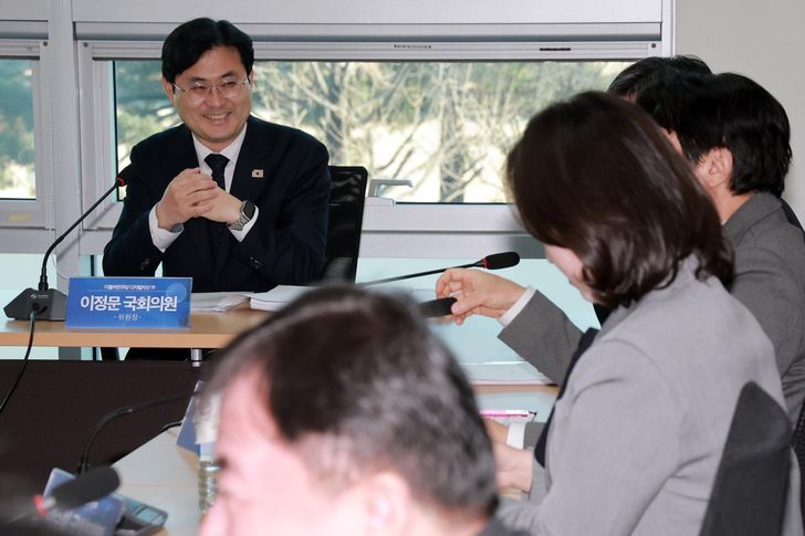 Lawmakers from the ruling Democratic Party of Korea speak during a digital asset task force meeting at the National Assembly in Seoul, Jan. 28. Yonhap