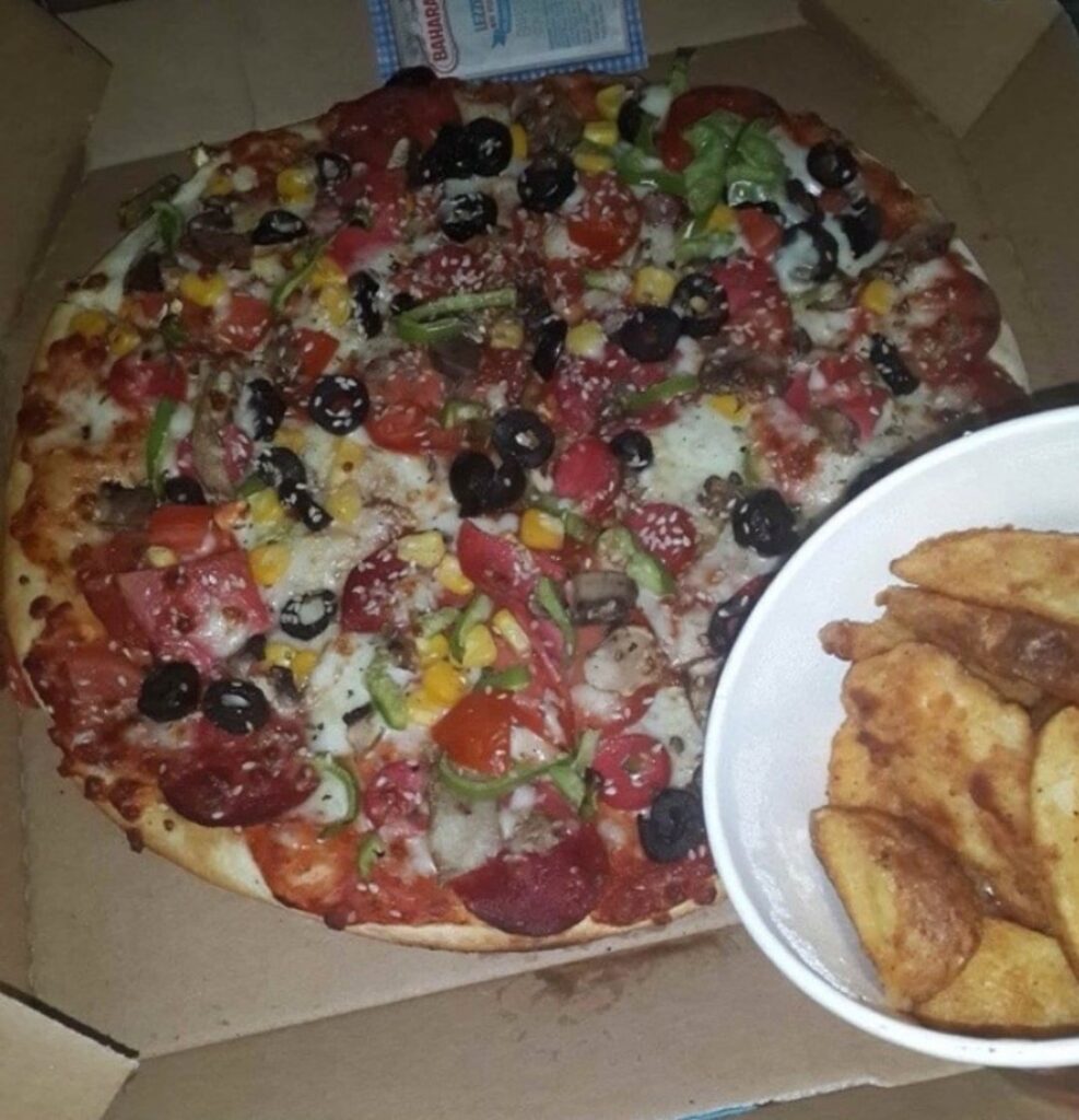 While food inflation is falling in war-torn Ukraine. It continues to increase in Türkiye. This picture you see is clearly seen when the Dominos pizza with plenty of toppings, ordered in 2015, was ordered again ten years later.