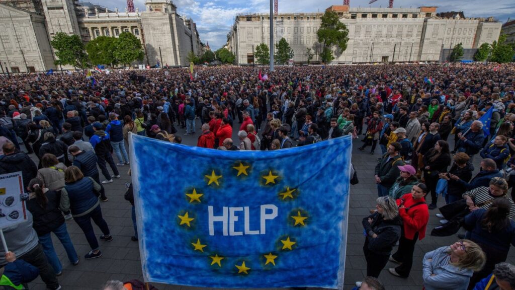EU: Rights Failings Undermine Democracy, Rule of Law