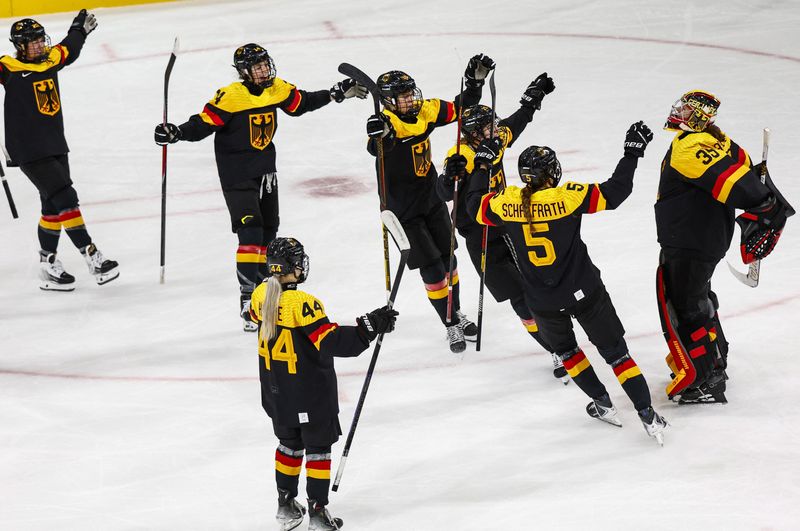 Olympics-Ice hockey-Canada make winning start, US women thump Finns, Germany and Sweden triumph | WKZO | Everything Kalamazoo