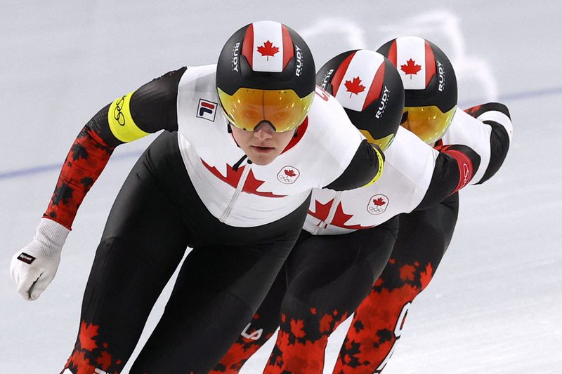 Olympics-Speed skating-Italy ride home momentum as Canada bid to retain team pursuit title | WIN 98.5 Your Country | WNWN-FM